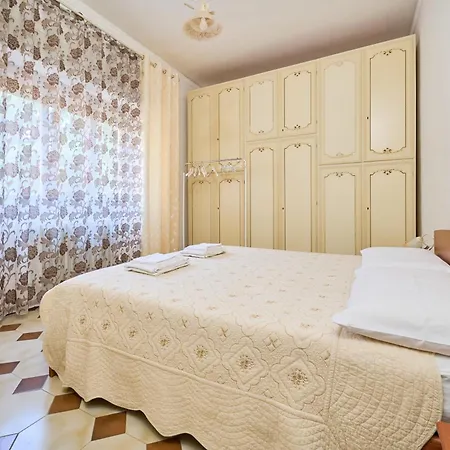 Carmelita Apartman Massa Marittima